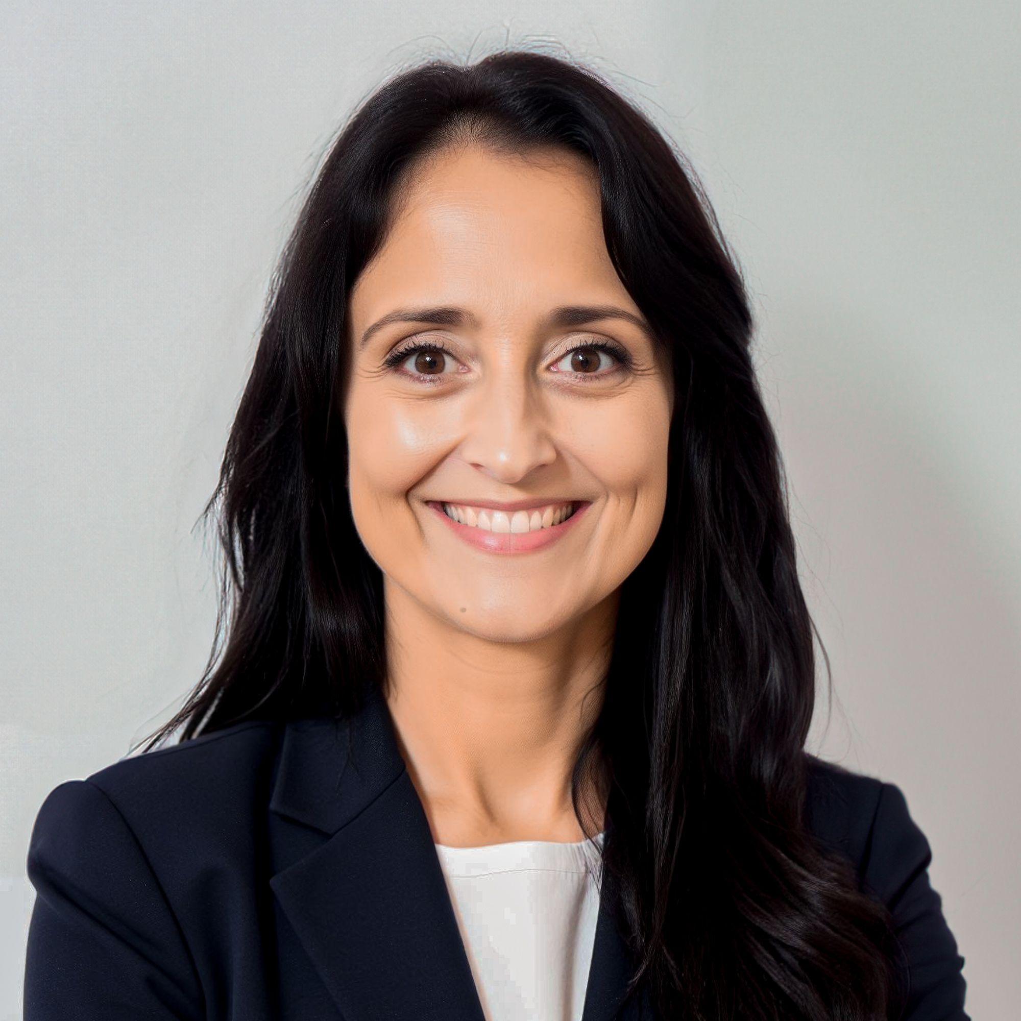 Laura García | Oficial Dpt Comunidades Llach Serra