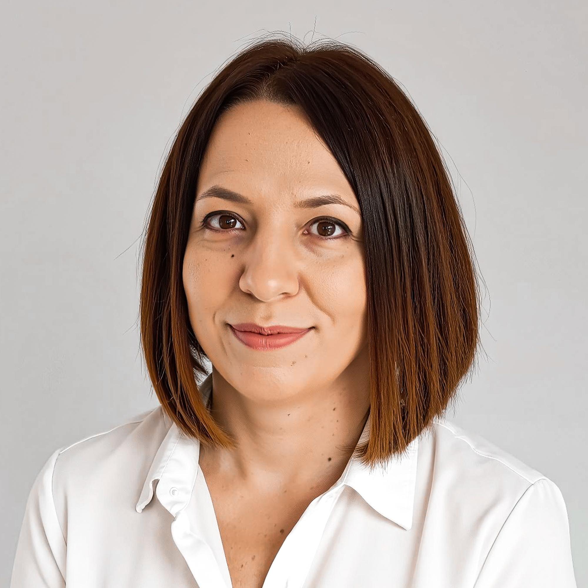 Cristina Crespo | Atenció al client Llach Serra