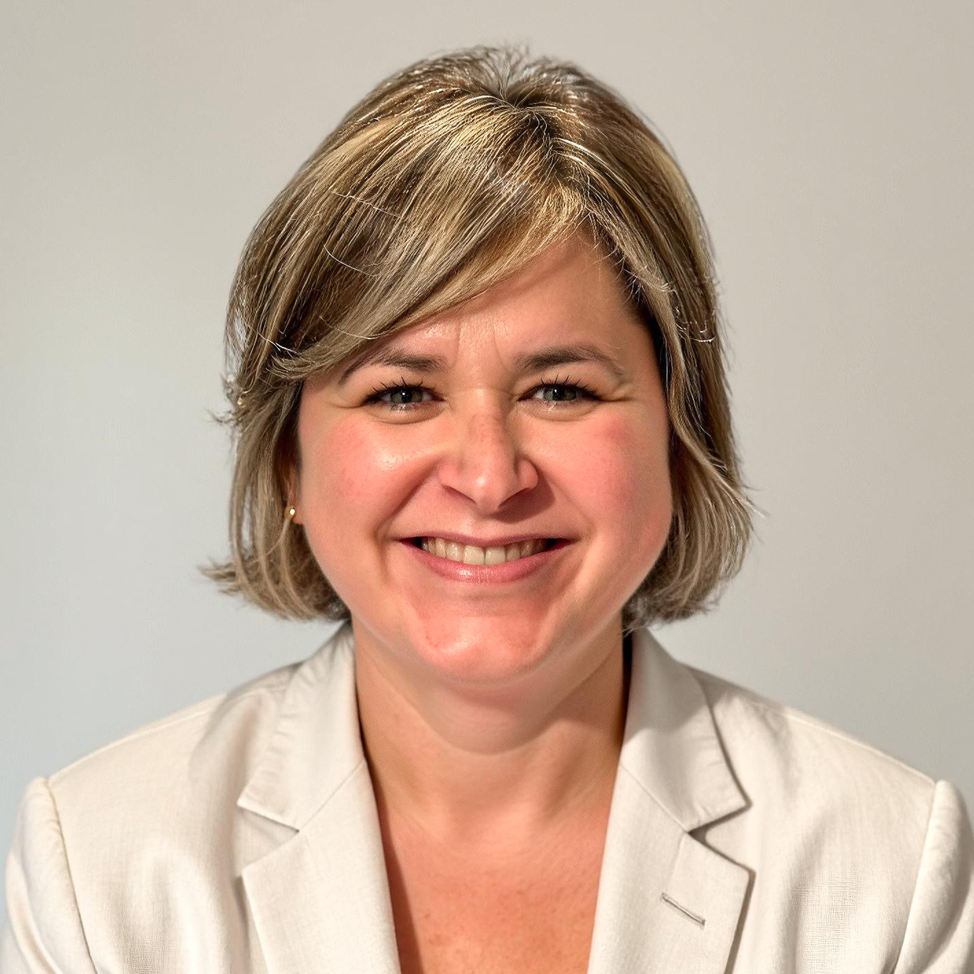 Esther Iglesias | Serveis auxiliars Llach Serra