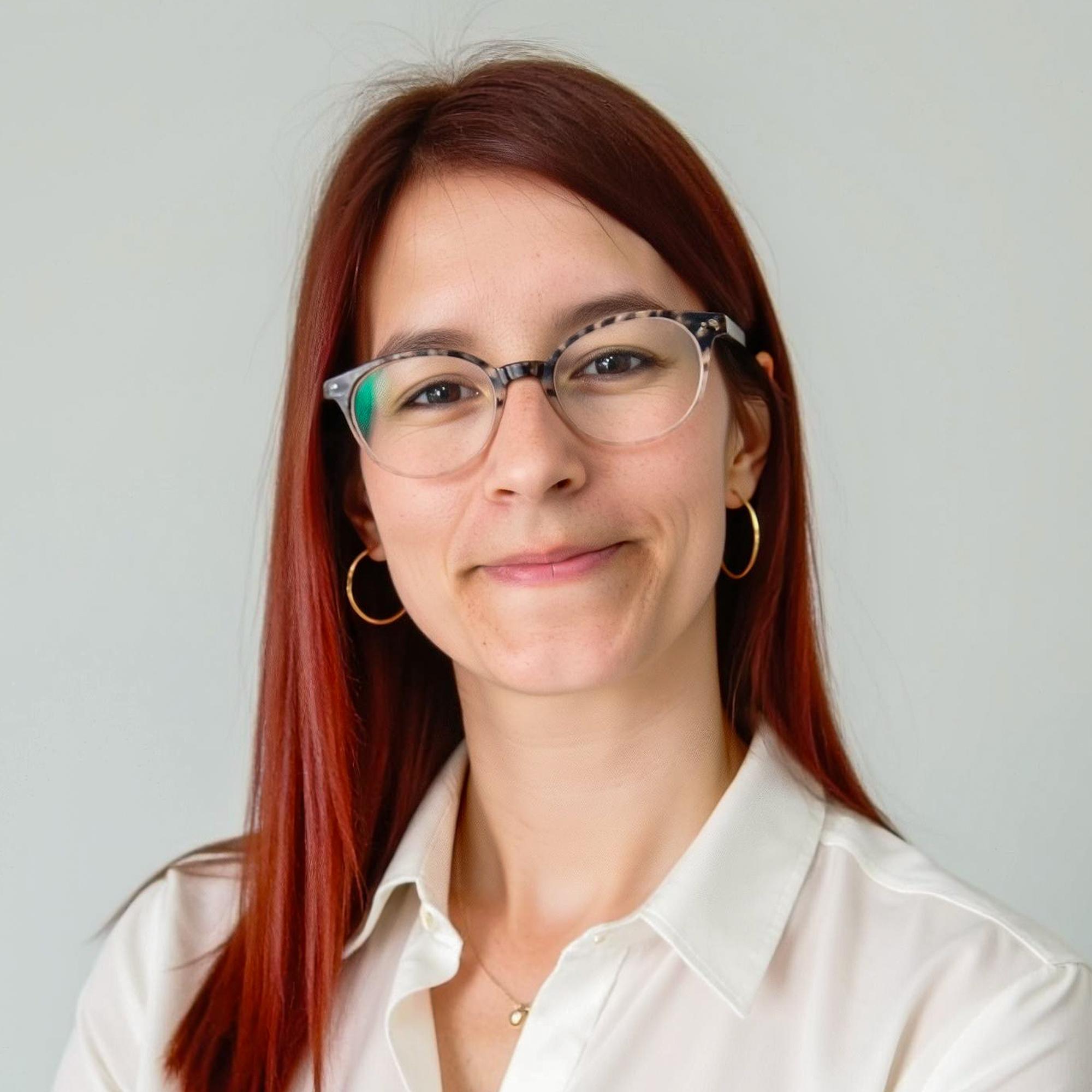 Isabel Alcario | Tècnica Administrativa Dpt Comunitats Llach Serra