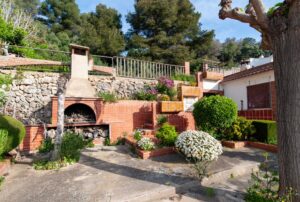 Terreno con 3 viviendas independientes en Calafell