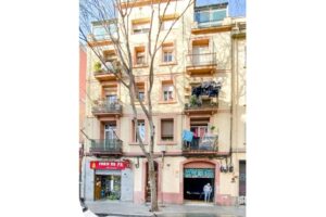 Edificio bien conservado en venta con gran potencial en Hostafrancs, Barcelona