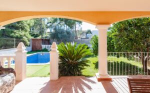Casa independiente con piscina privada y gran terreno