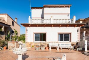 Casa independiente con amplias posibilidades en Valldemar